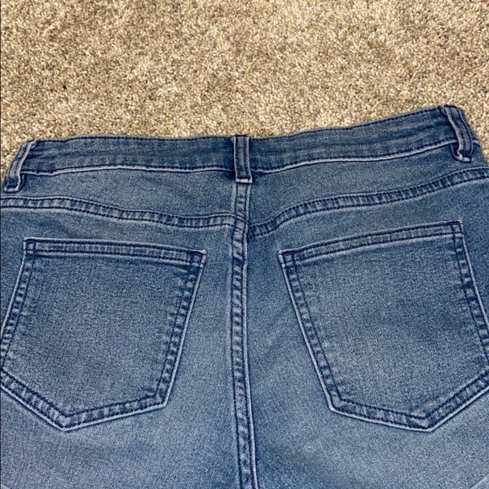 Shorts - Picture 2 of 3